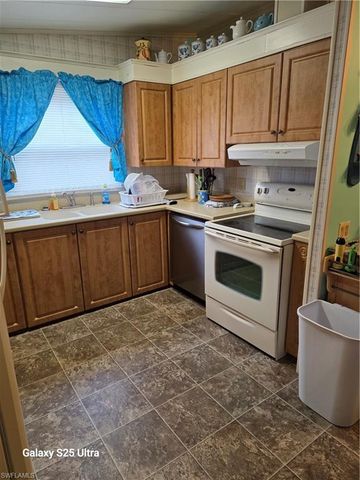 8 Kelp ST, Alva, FL 33920