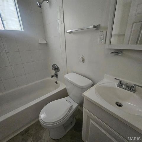 10212 Duke Drive, St Louis, MO 63136