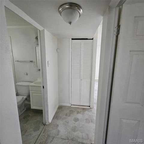 10212 Duke Drive, St Louis, MO 63136