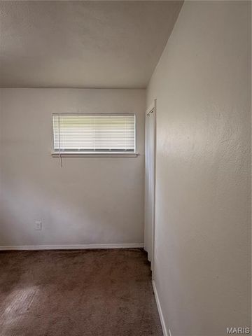10212 Duke Drive, St Louis, MO 63136