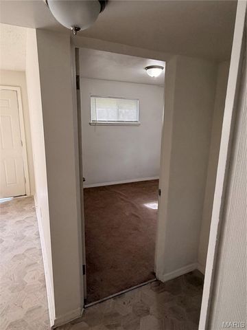 10212 Duke Drive, St Louis, MO 63136