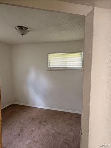 10212 Duke Drive, St Louis, MO 63136