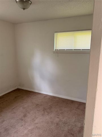 10212 Duke Drive, St Louis, MO 63136