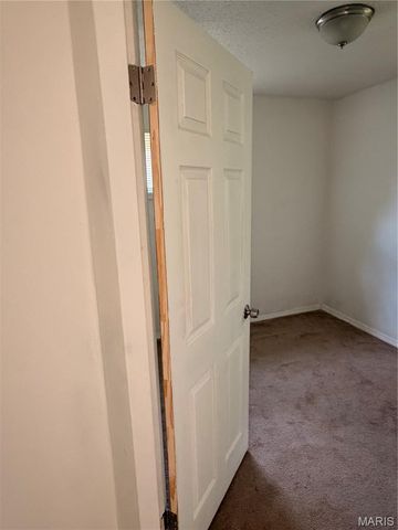 10212 Duke Drive, St Louis, MO 63136