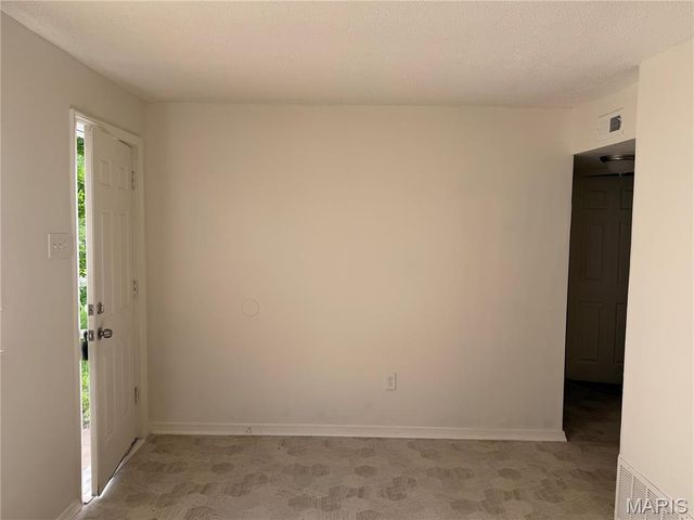 10212 Duke Drive, St Louis, MO 63136