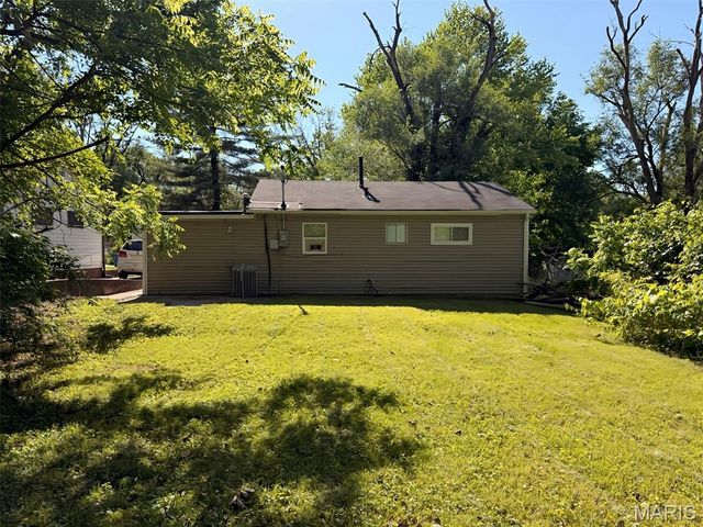 10212 Duke Drive, St Louis, MO 63136