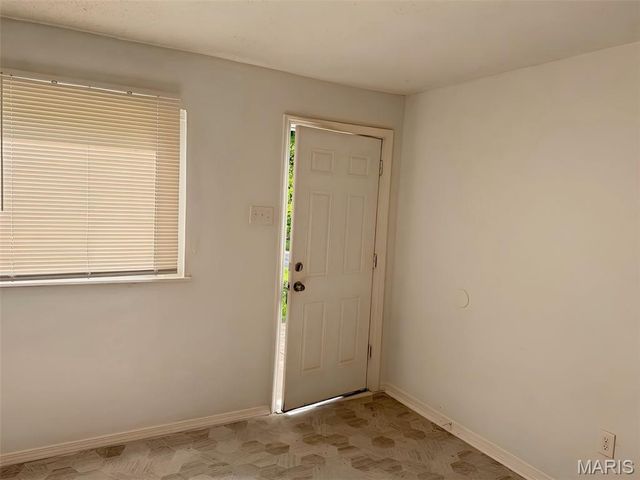 10212 Duke Drive, St Louis, MO 63136