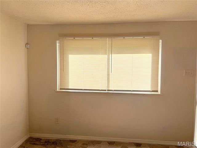 10212 Duke Drive, St Louis, MO 63136