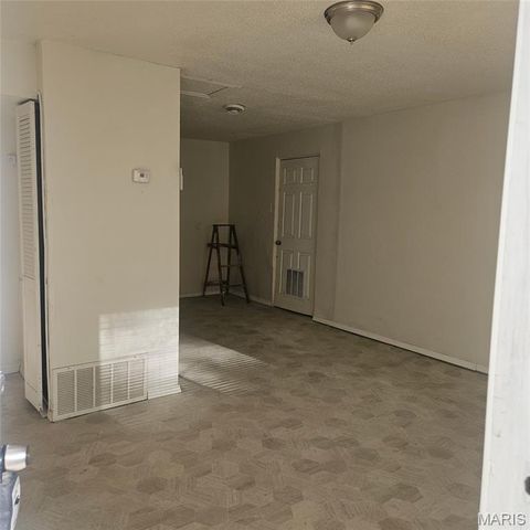 10212 Duke Drive, St Louis, MO 63136