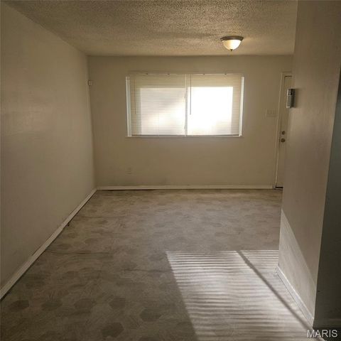 10212 Duke Drive, St Louis, MO 63136
