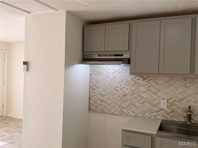 10212 Duke Drive, St Louis, MO 63136