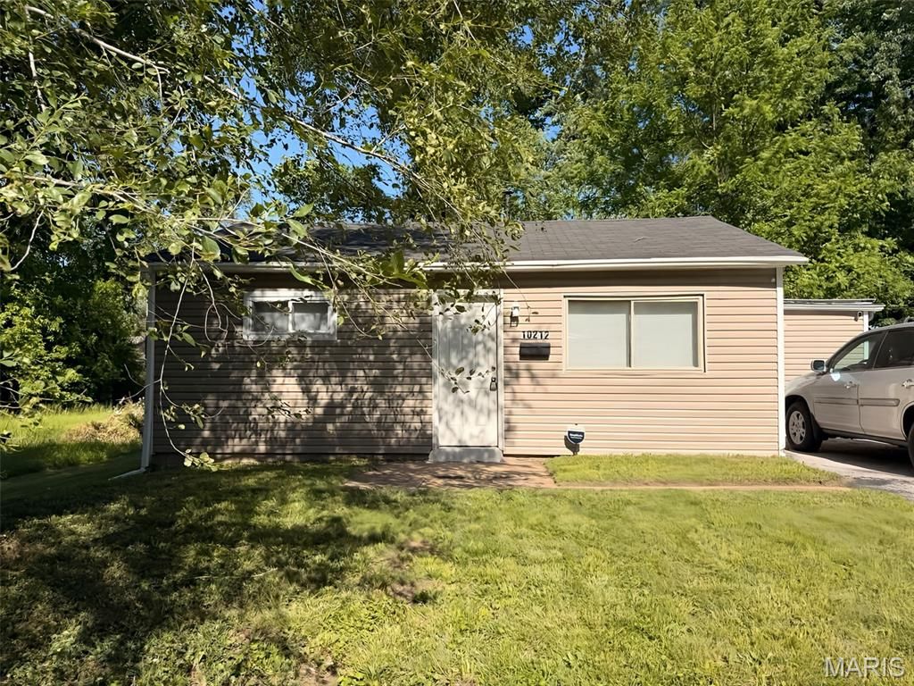 10212 Duke Drive, St Louis, MO 63136
