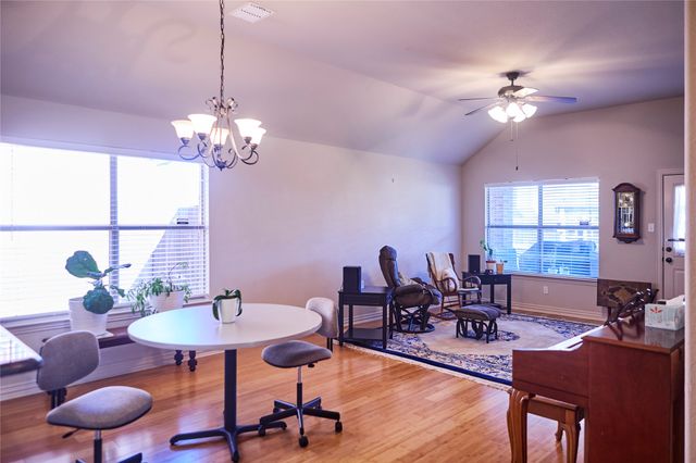 1004 Vintage Avenue, Gainesville, TX 76240