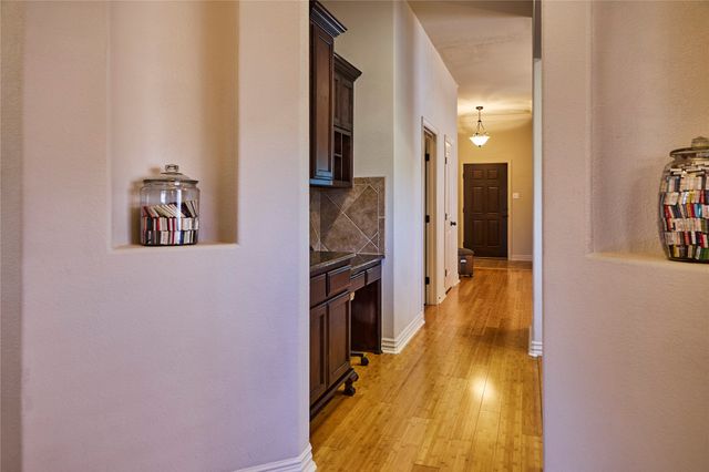 1004 Vintage Avenue, Gainesville, TX 76240