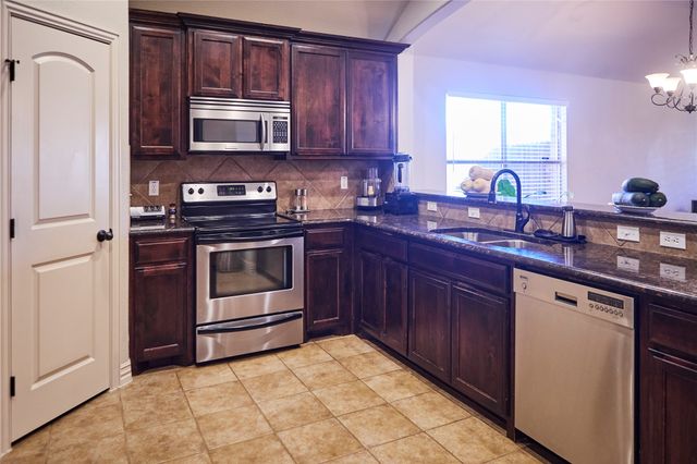 1004 Vintage Avenue, Gainesville, TX 76240