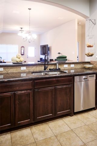 1004 Vintage Avenue, Gainesville, TX 76240