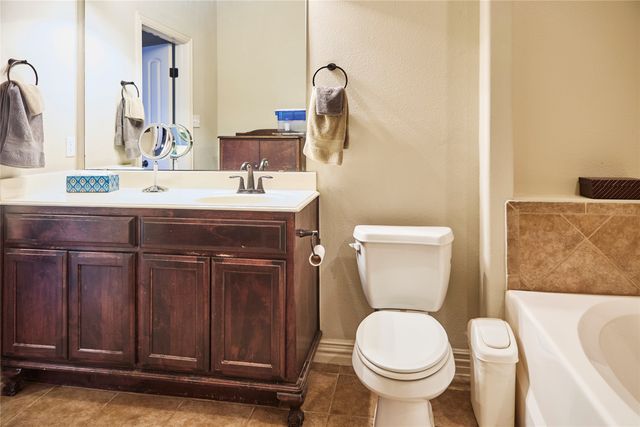 1004 Vintage Avenue, Gainesville, TX 76240