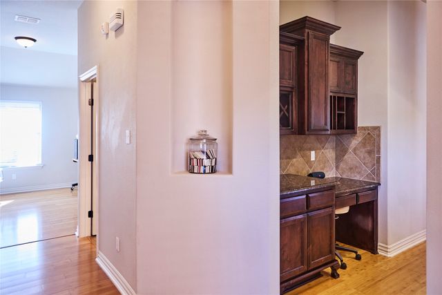 1004 Vintage Avenue, Gainesville, TX 76240