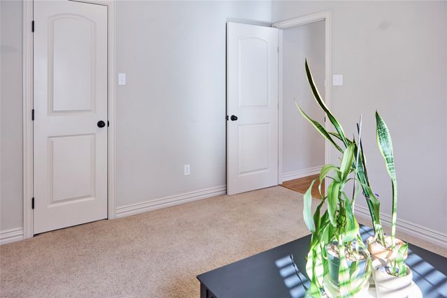 1004 Vintage Avenue, Gainesville, TX 76240