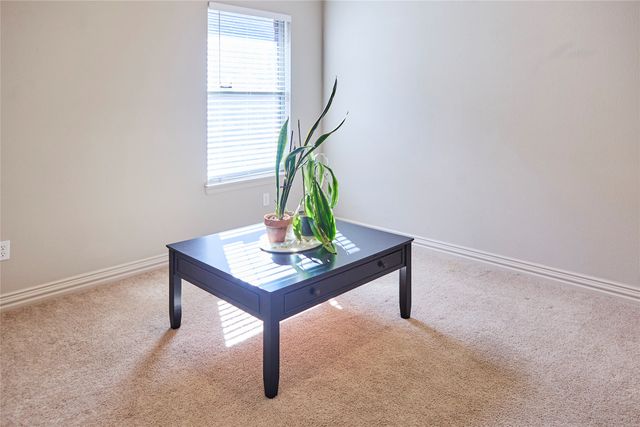 1004 Vintage Avenue, Gainesville, TX 76240