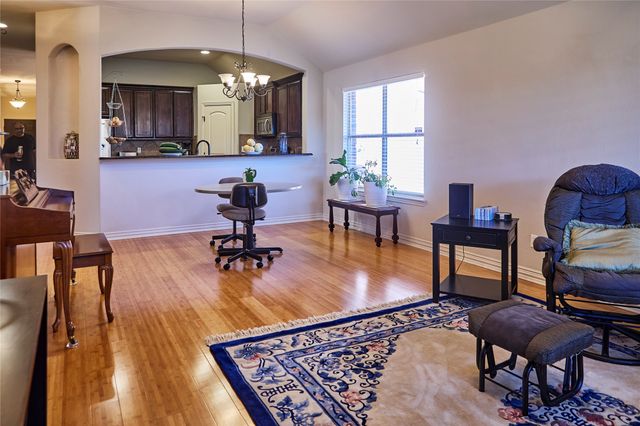 1004 Vintage Avenue, Gainesville, TX 76240