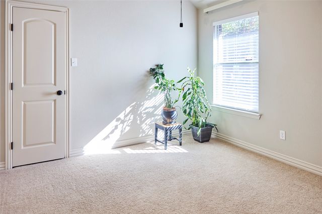 1004 Vintage Avenue, Gainesville, TX 76240