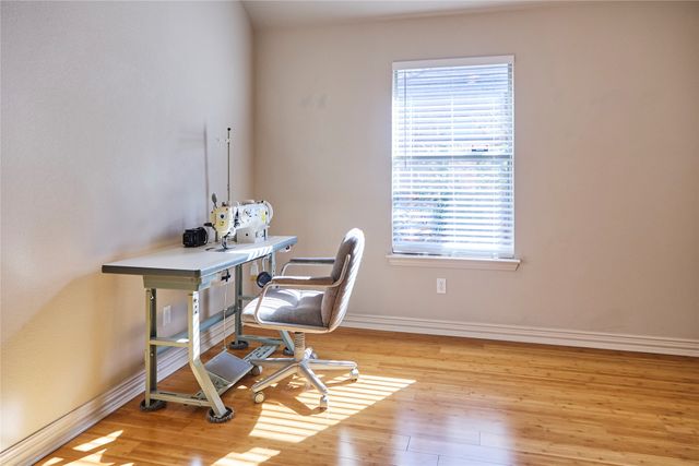 1004 Vintage Avenue, Gainesville, TX 76240