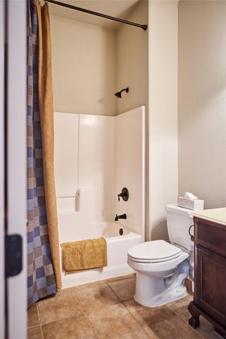 1004 Vintage Avenue, Gainesville, TX 76240