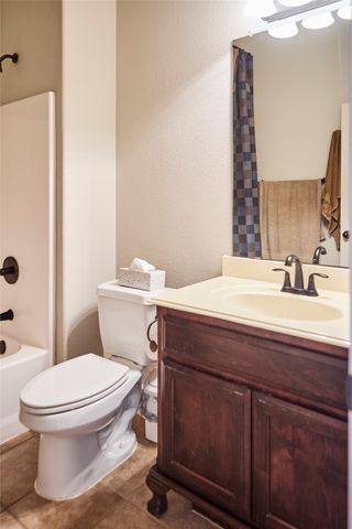 1004 Vintage Avenue, Gainesville, TX 76240