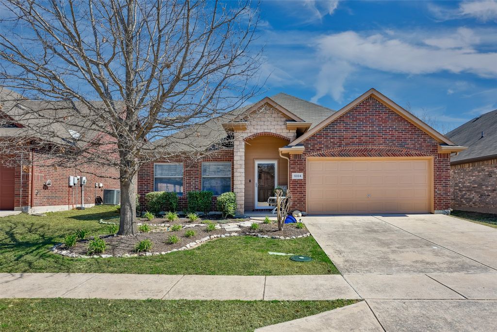 1004 Vintage Avenue, Gainesville, TX 76240