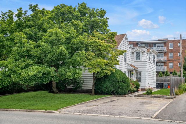 33 Central Drive 2, Port Washington, NY 11050