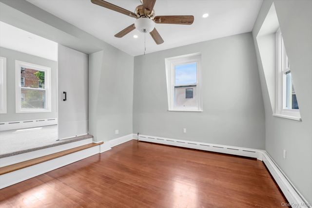 33 Central Drive 2, Port Washington, NY 11050