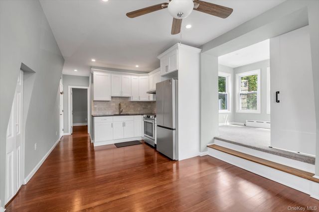 33 Central Drive 2, Port Washington, NY 11050
