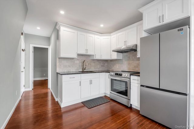 33 Central Drive 2, Port Washington, NY 11050