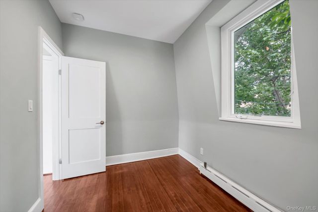 33 Central Drive 2, Port Washington, NY 11050