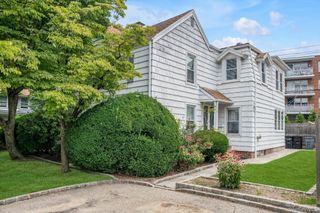 33 Central Drive 2, Port Washington, NY 11050