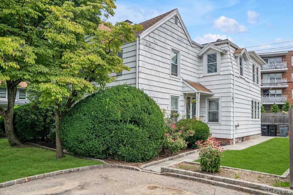 33 Central Drive 2, Port Washington, NY 11050