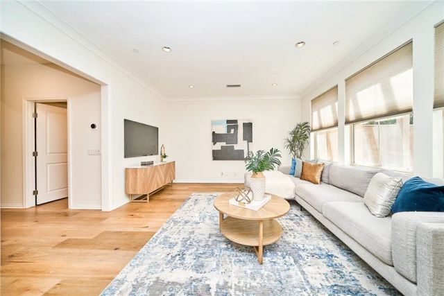 121 Baritone, Irvine, CA 92620