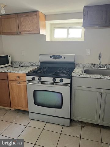 554 SHEPHERD ST NW, Washington, DC 20011