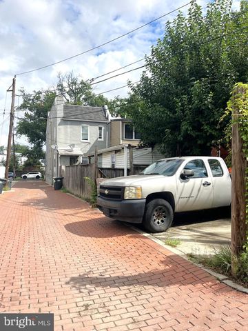 554 SHEPHERD ST NW, Washington, DC 20011