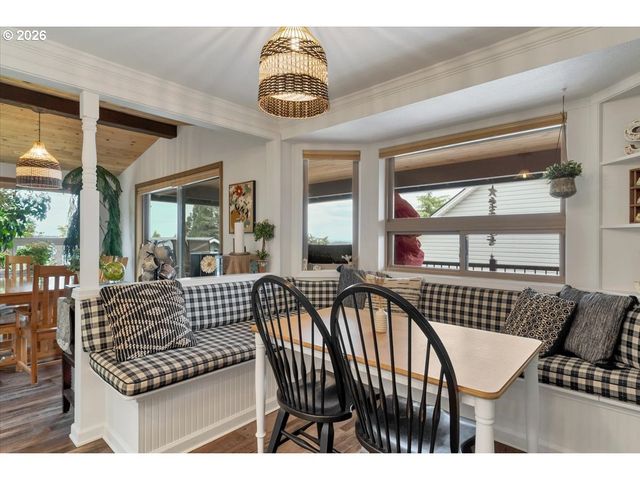 5240 CHAPMAN St, Salem, OR 97306