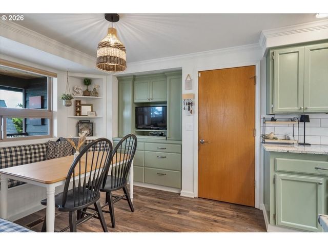 5240 CHAPMAN St, Salem, OR 97306