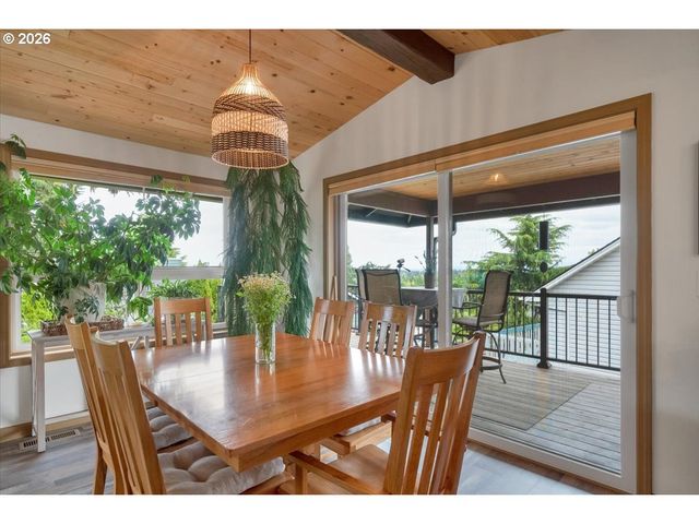 5240 CHAPMAN St, Salem, OR 97306