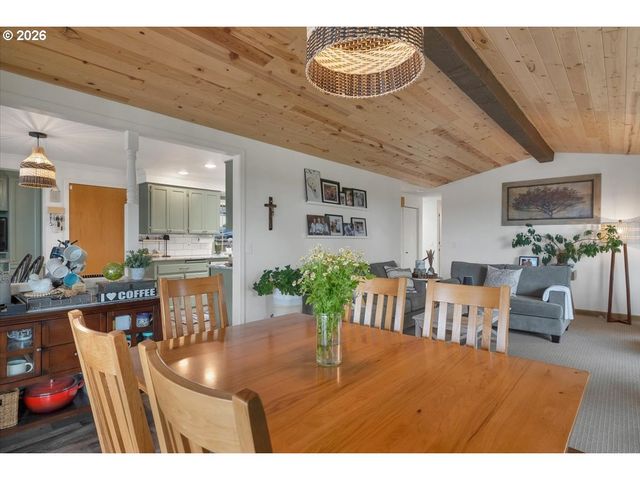 5240 CHAPMAN St, Salem, OR 97306