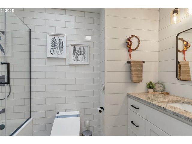 5240 CHAPMAN St, Salem, OR 97306