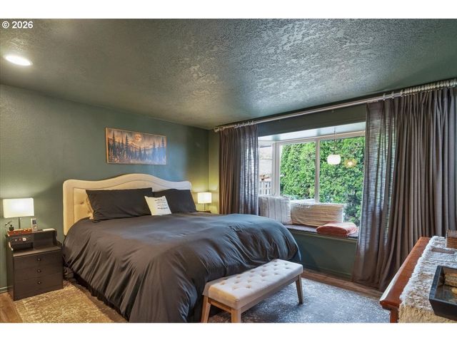 5240 CHAPMAN St, Salem, OR 97306