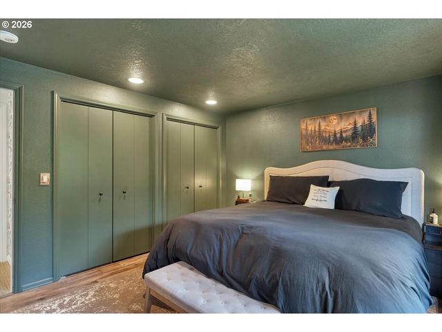 5240 CHAPMAN St, Salem, OR 97306