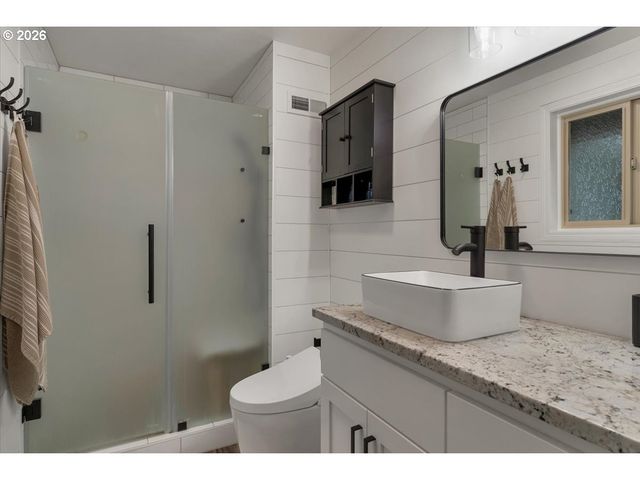 5240 CHAPMAN St, Salem, OR 97306