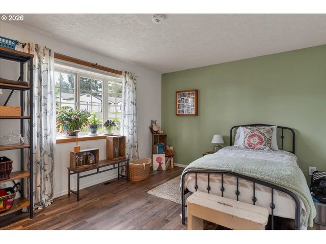 5240 CHAPMAN St, Salem, OR 97306