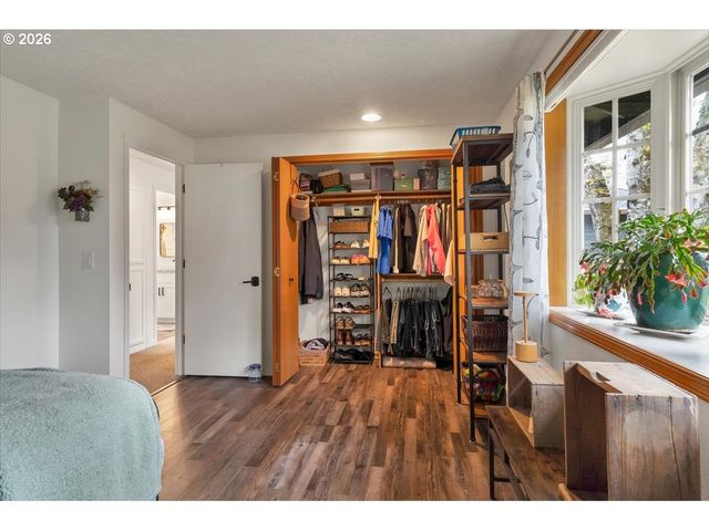 5240 CHAPMAN St, Salem, OR 97306